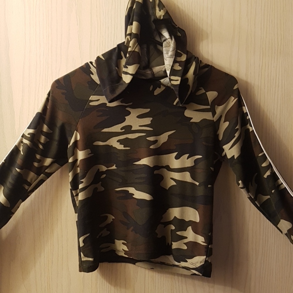 NWOT Long sleeve crop Tee